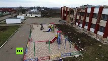Así juegan los niños de un pueblo ucraniano en ruinas