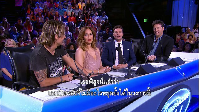 Kelly Clarkson Performs Piece by Piece in American Idol Season 15