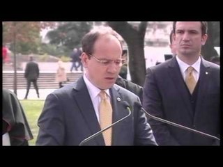 Busti i Papa Franceskut. Nishani: Kontribut i çmuar për shqiptarët e botën