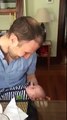 Ce papa cherchait à câliner son bébé, mais la réaction du bébé est à mourir de rire !