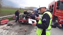 Sakarya - Otomobil Tır'a Çarptı 4 Ölü, 1 Yaralı