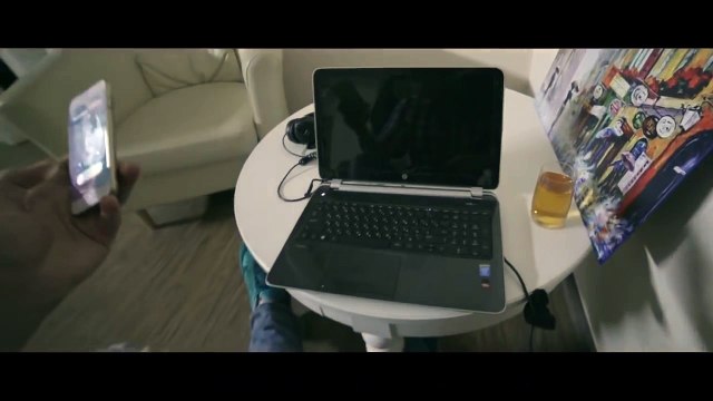 Звонят. Ты спрашиваешь Кто там На пороге две промокшие незнакомые девушки Что делать