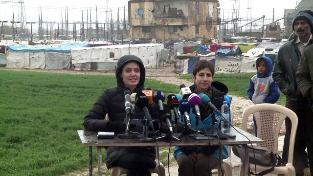 Angelina Jolie rend visite à des réfugiés syriens au Liban