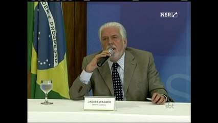 Dilma se reúne com ministro do PMDB para tentar minimizar a crise