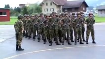 Quand l'armée suisse craque et défile sur 