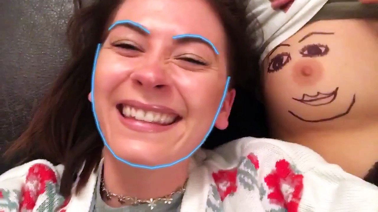 Elle réalise un Face Swap avec le sein de son amie