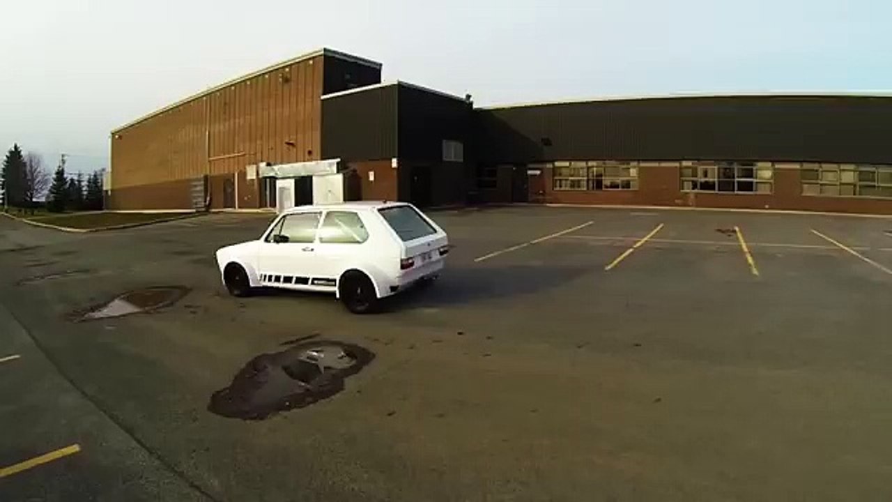 um Golf Mk1 com motor V8 Audi de 344 cv, suspensão do Porsche 911 GT2