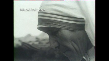 Pope Francis approves sainthood for Mother Teresa