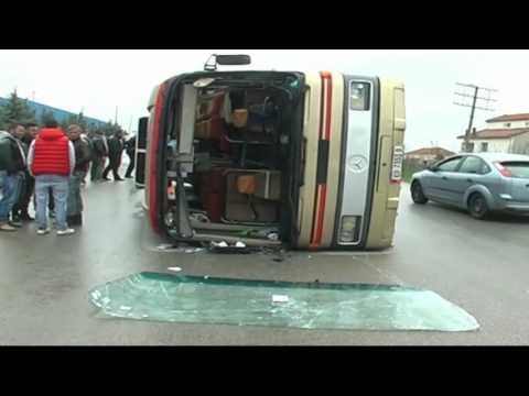 14 TE PLAGOSUR NGA AKSIDENTI NE KORÇE, AUTOBUZI U PERPLAS DHE DOLI NGA RRUGA LAJM mpg