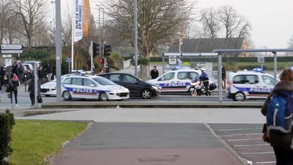 Départ de la section d'intervention de la police de Caen devant le campus  15/03/2016