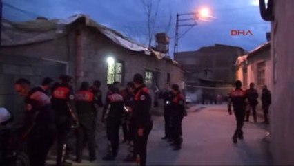 Adıyaman Boşandığı Eşinin Evine Tüfekle Ateş Açtı