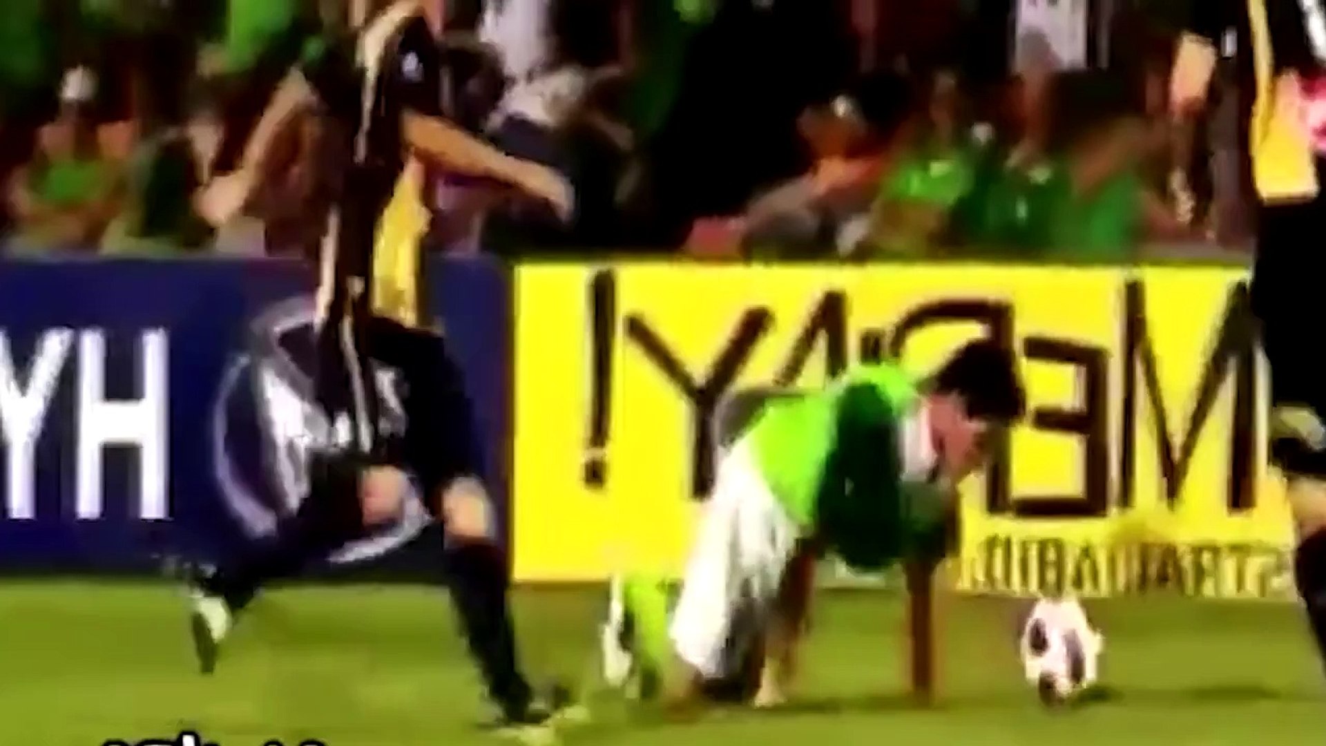 Top Funny Moments in Football FUNNY MOMENTS IN FOOTBALL - FUNNY VIDEOS