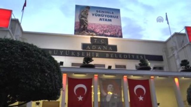 Adana'da İzinsiz Yürüyüşe Polis Müdahalesi