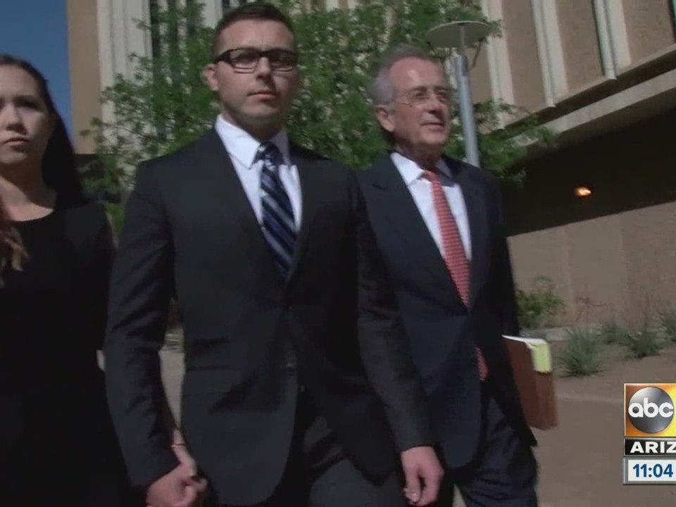 Mesa officer pleads not guilty
