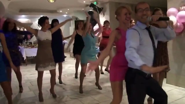 Прикол на свадьбе Танец девчат!
