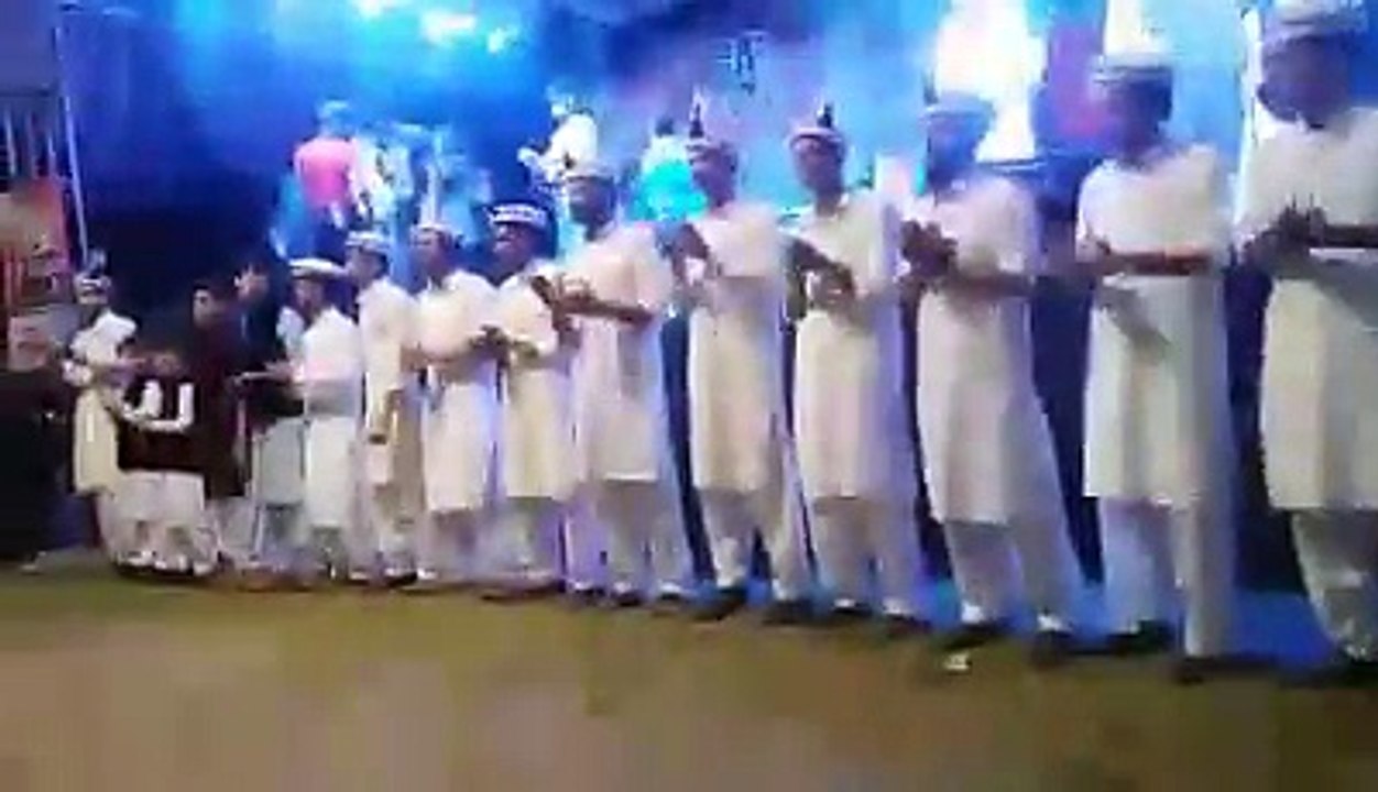 How Gilgitian cultural show at University during dance performance??