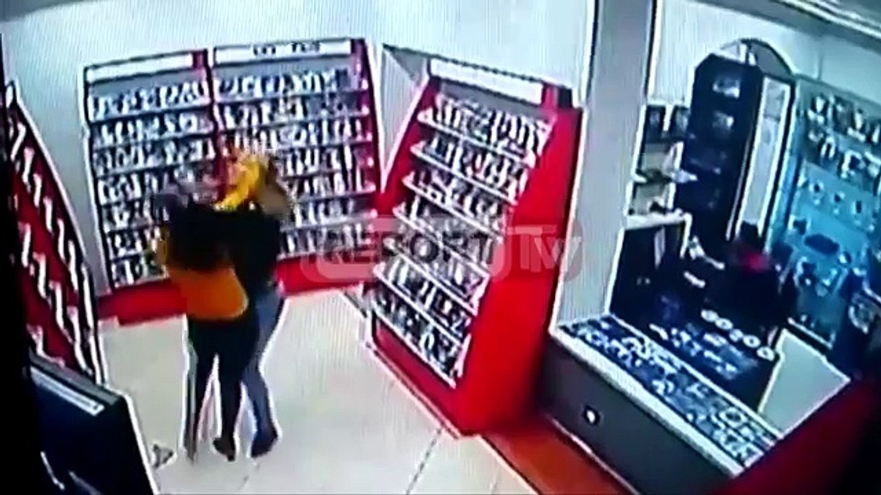 Françeska Jaçe e "Big Brother" kap për flokësh 28-vjeçaren