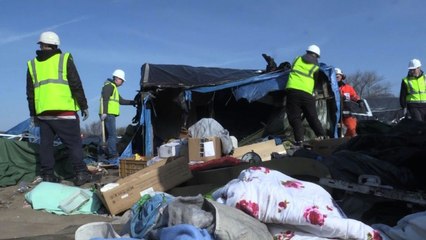 A Calais, la "Jungle" amputée du sud se recompose au nord