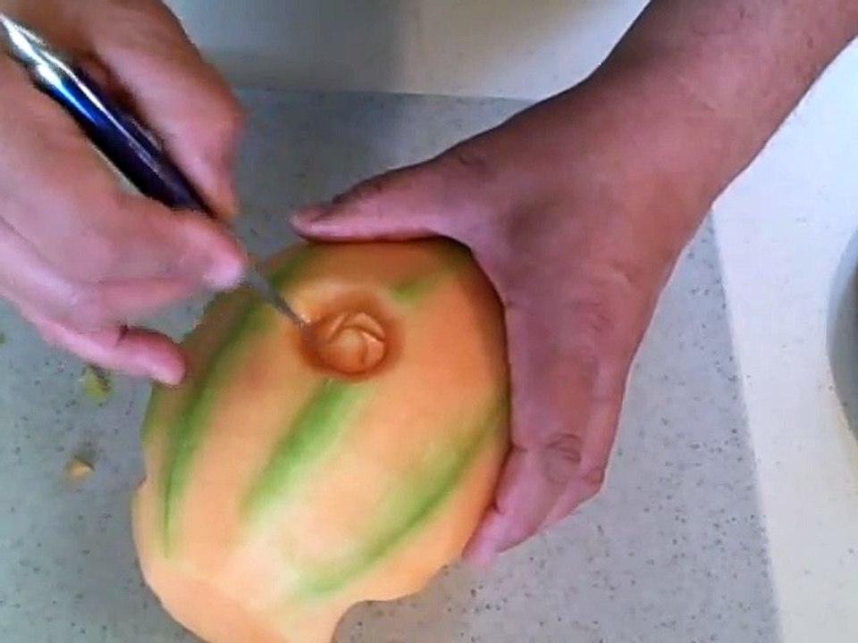 Melon carving