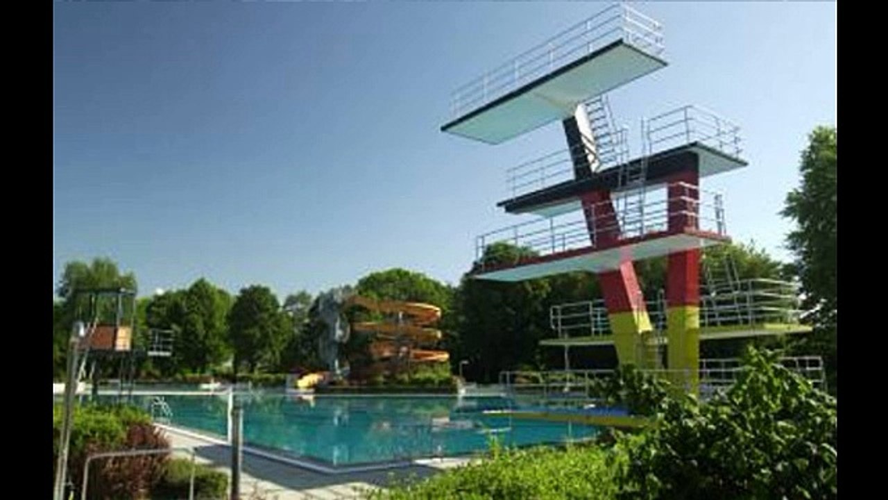 Freibad Elsdorf, 17:00 Uhr: Der 10-Meter-Turm wird zum Springen freigegeben...