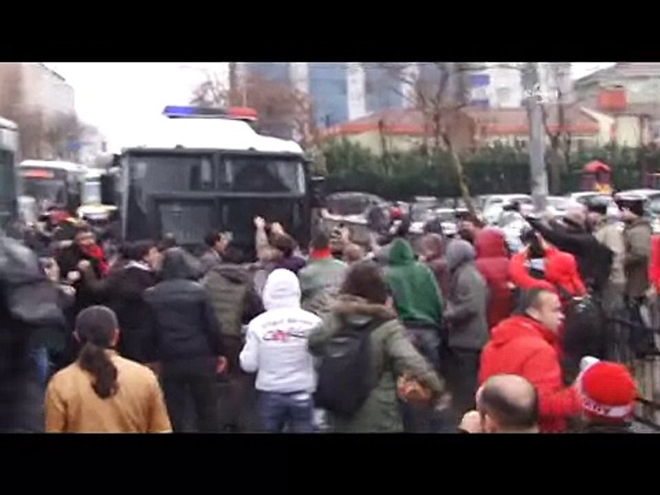 Berkin Elvan için toplanan gruba biber gazlı müdahale