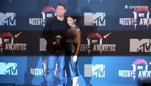 Stars et mamans entièrement nues pour Allure