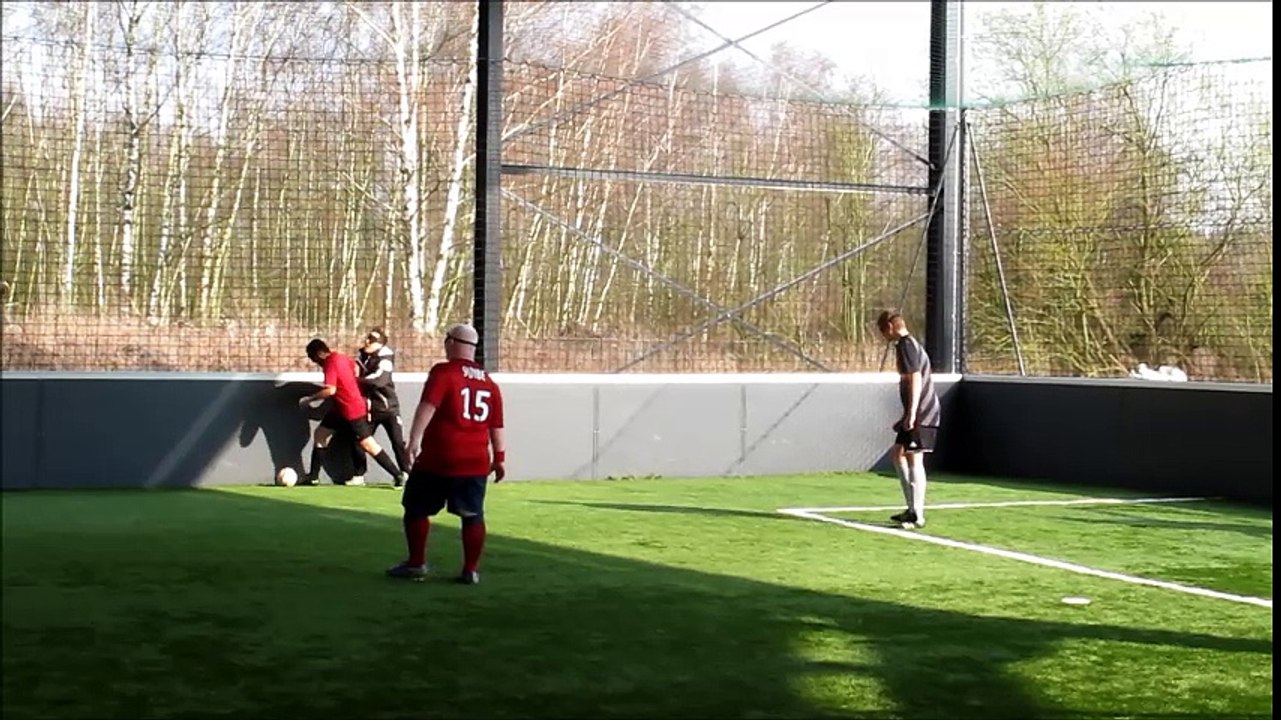 Douvrin : les pros du futsal de Béthune (D1) s'essaient au cécifoot