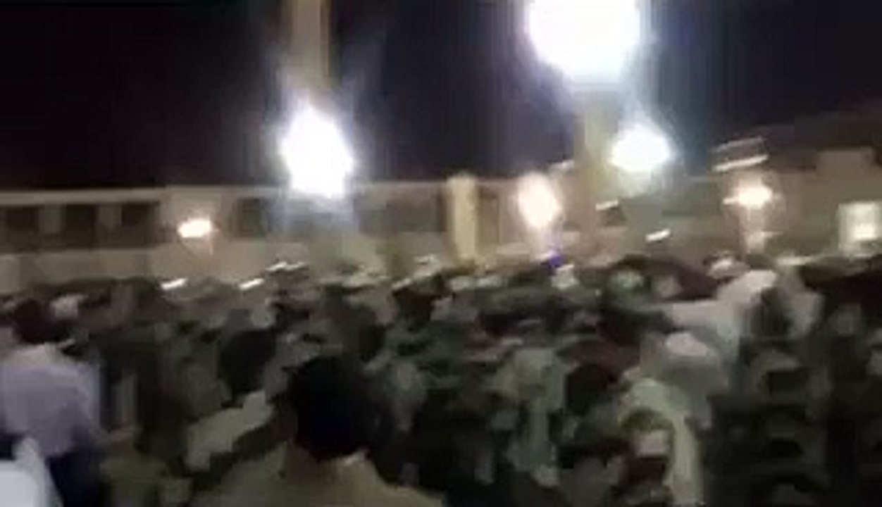 Slogans In Favor Of Mumtaz Qadri In front Of Nawaz Sharif