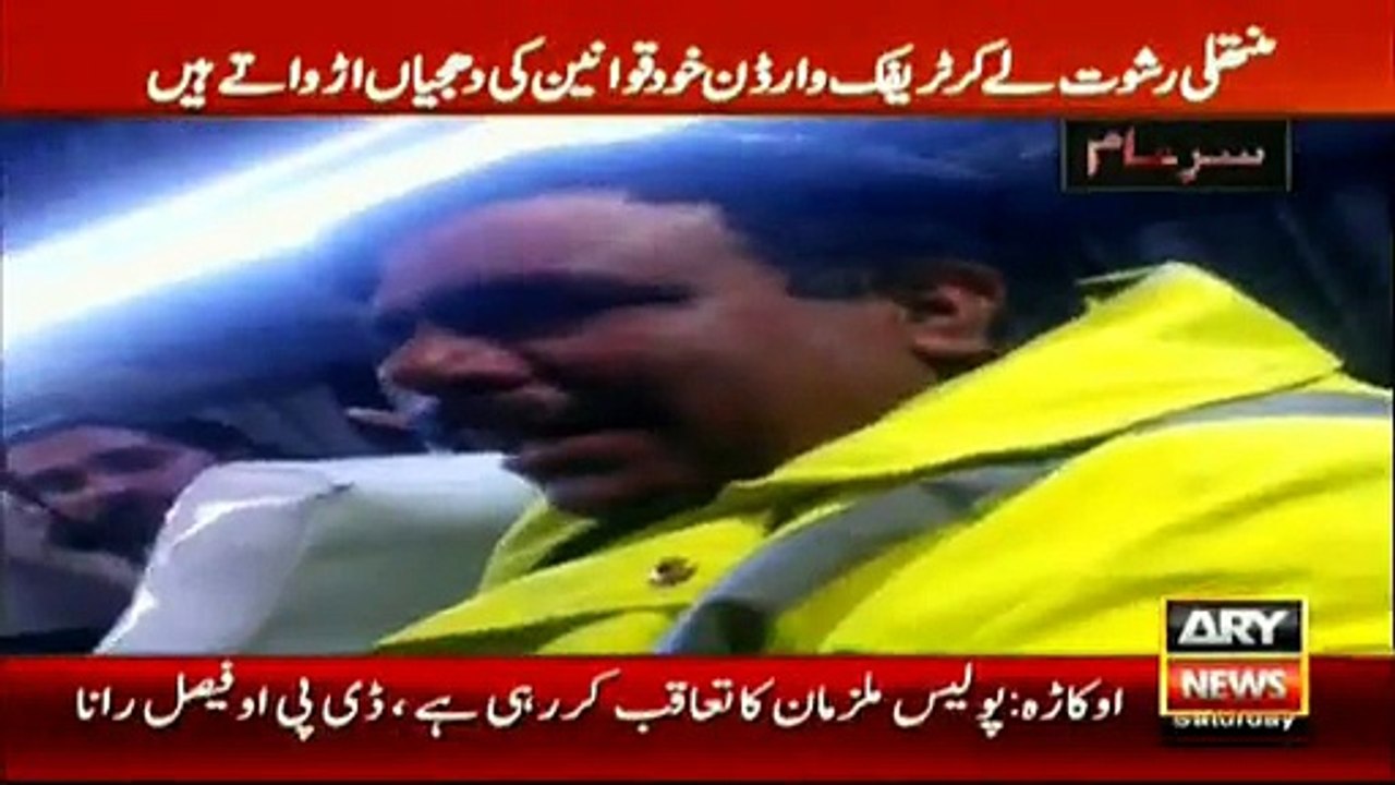 Lahore Traffic wardens help violate laws after