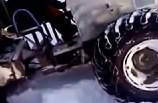 САМОДЕЛЬНЫЙ вездеход против сугроба!