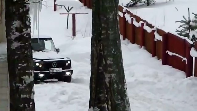 Снежная дорога и машина!