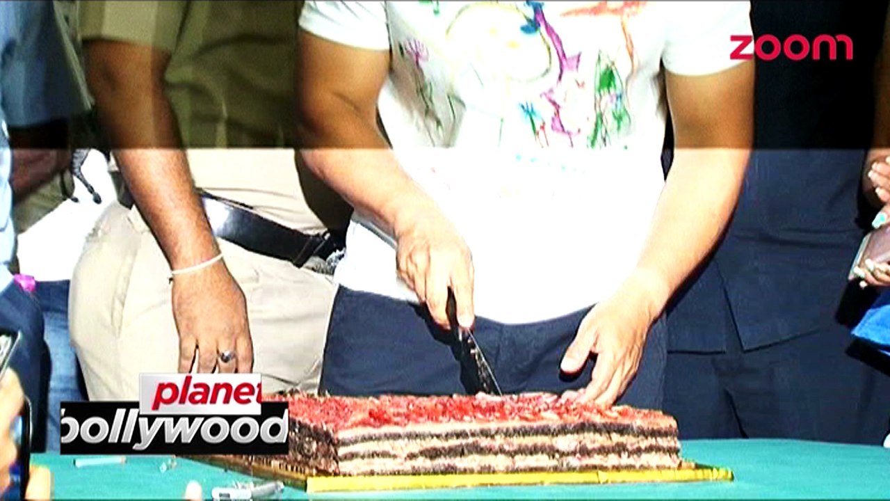 Aamir Khan celebrated his birthday with media - Bollywood News