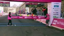 Grosse gamelle d'un marathonien juste après l'arrivée