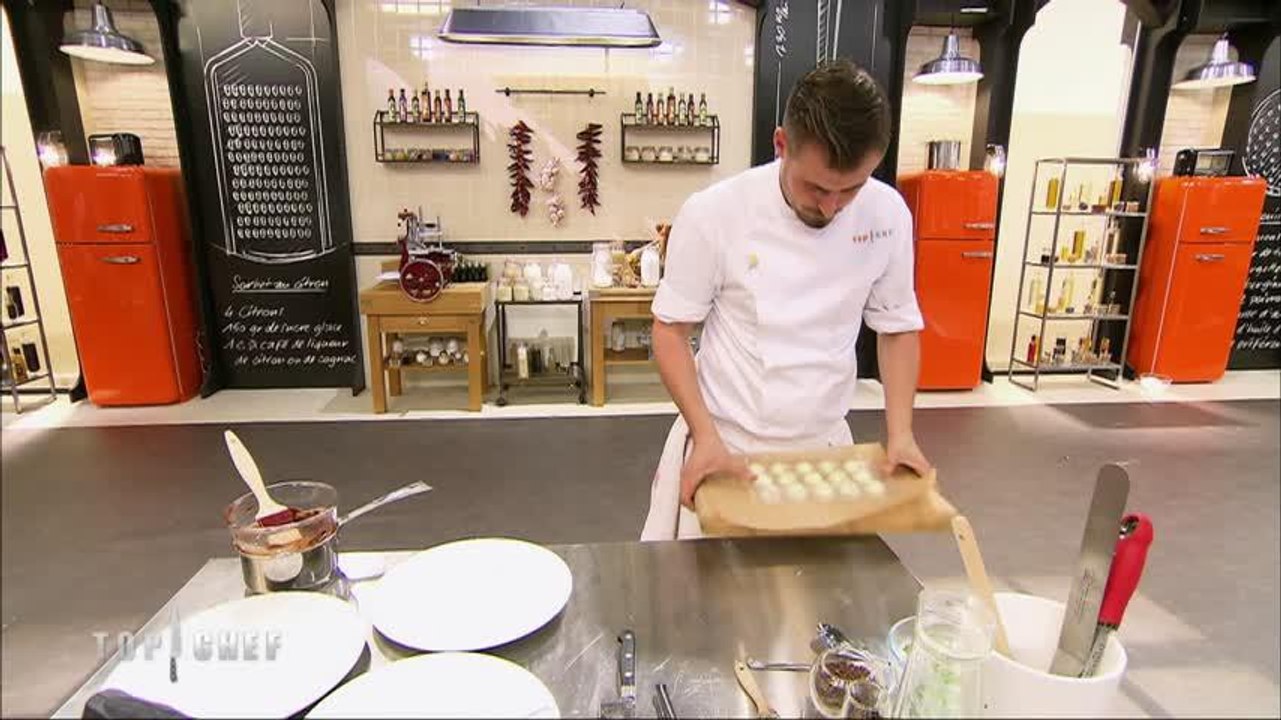 Pierre ne parvient pas à démouler ses panna cotta