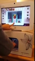 Machine for painting nails