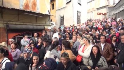 İzmir Cenaze Töreninde Gözyaşları Sel Oldu