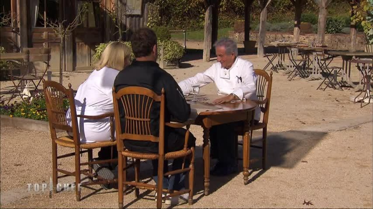 Le Chef Michel Guérard déguste les plats des candidats