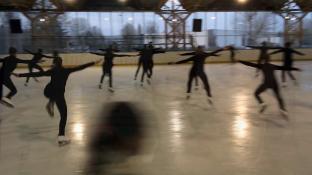 Compiègne: la grand-messe du patinage synchronisé