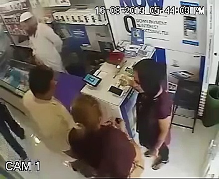 Live robbery on mobile shop india