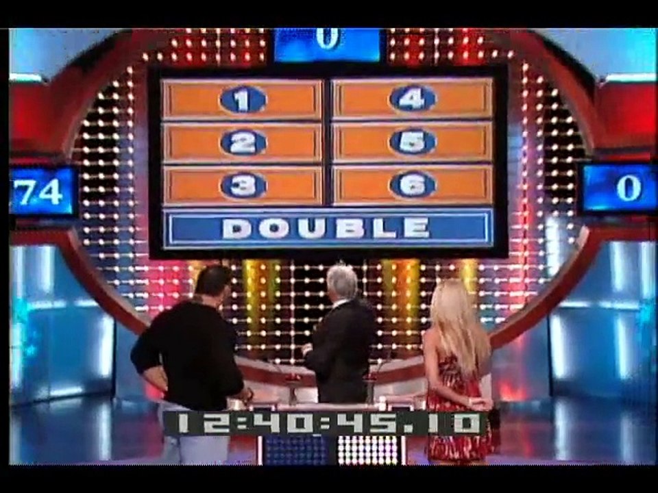 WWE Superstars vs WWE Divas - Family Feud