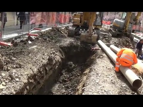 Aversa (CE) - Via Roma, ripresi i lavori: ma c'è una sorpresa (15.03.16)