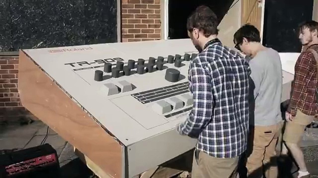 BIG ROLAND TR-909 experimentation !