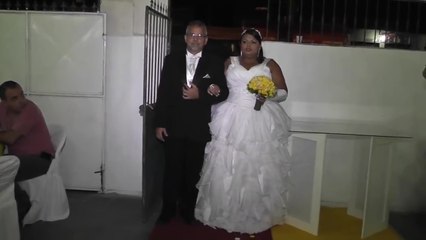 Quand un Dj se trompe de musique pour l'entrée de la mariée