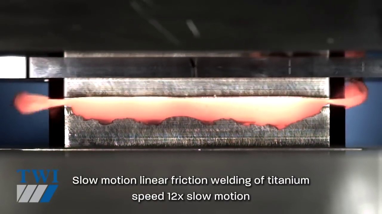 Deux lames de Titanium entrent en fusion par frotement, filmées en Slow Motion