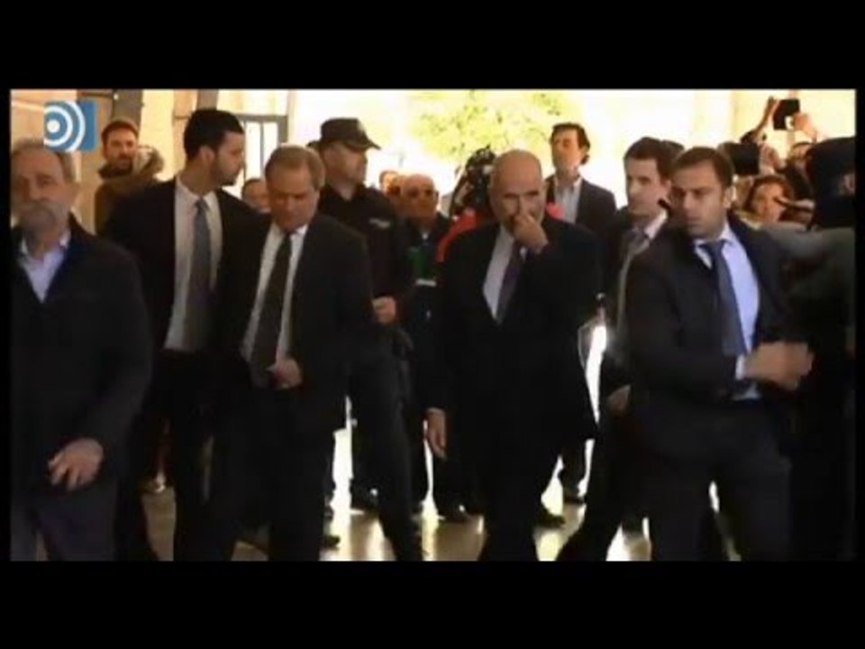 Chaves y Griñán acuden al juzgado entre gritos de "chorizos"