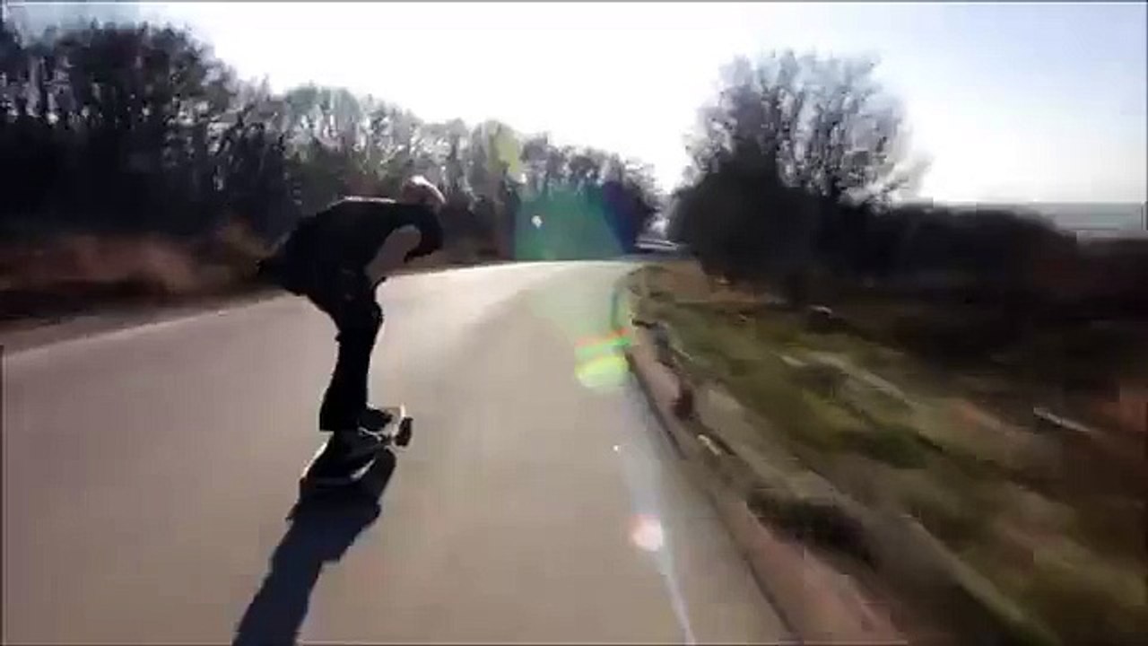 Voila pourquoi il ne faut pas faire de skateboard sur route