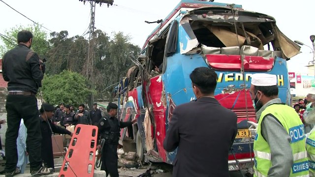 Explosão de ônibus mata 16 pessoas no Paquistão