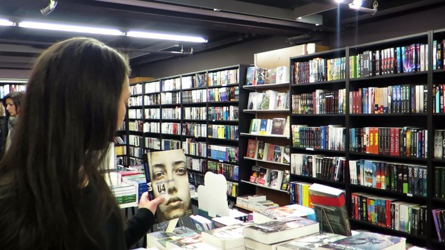 Isabelle Gegoux présente le nouvel espace littérature jeunesse au Hall du Livre à Nancy
