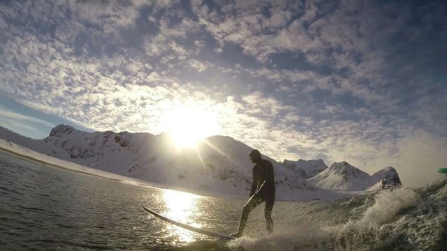 La vague glacée des Lofoten, trésor des surfeurs de l'extrême