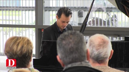 Récital flamenco de Rafael Pradal aux urgences de Purpan